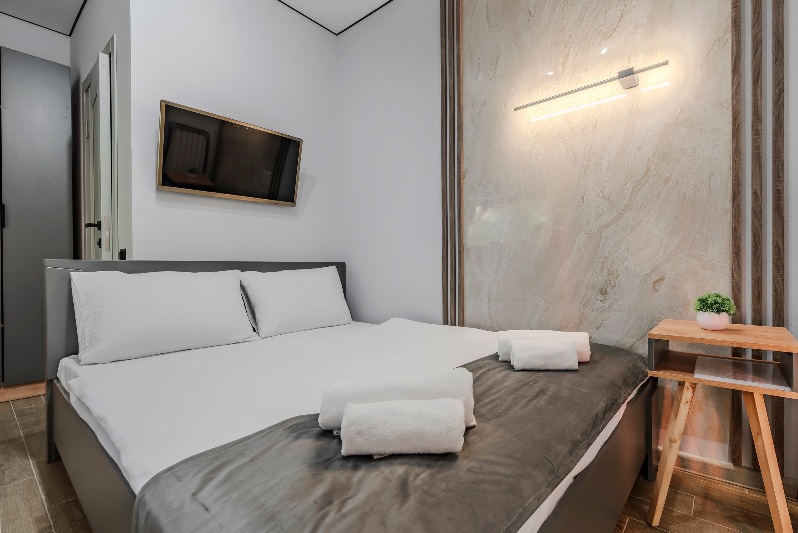 SHA_8156-HDR_resized